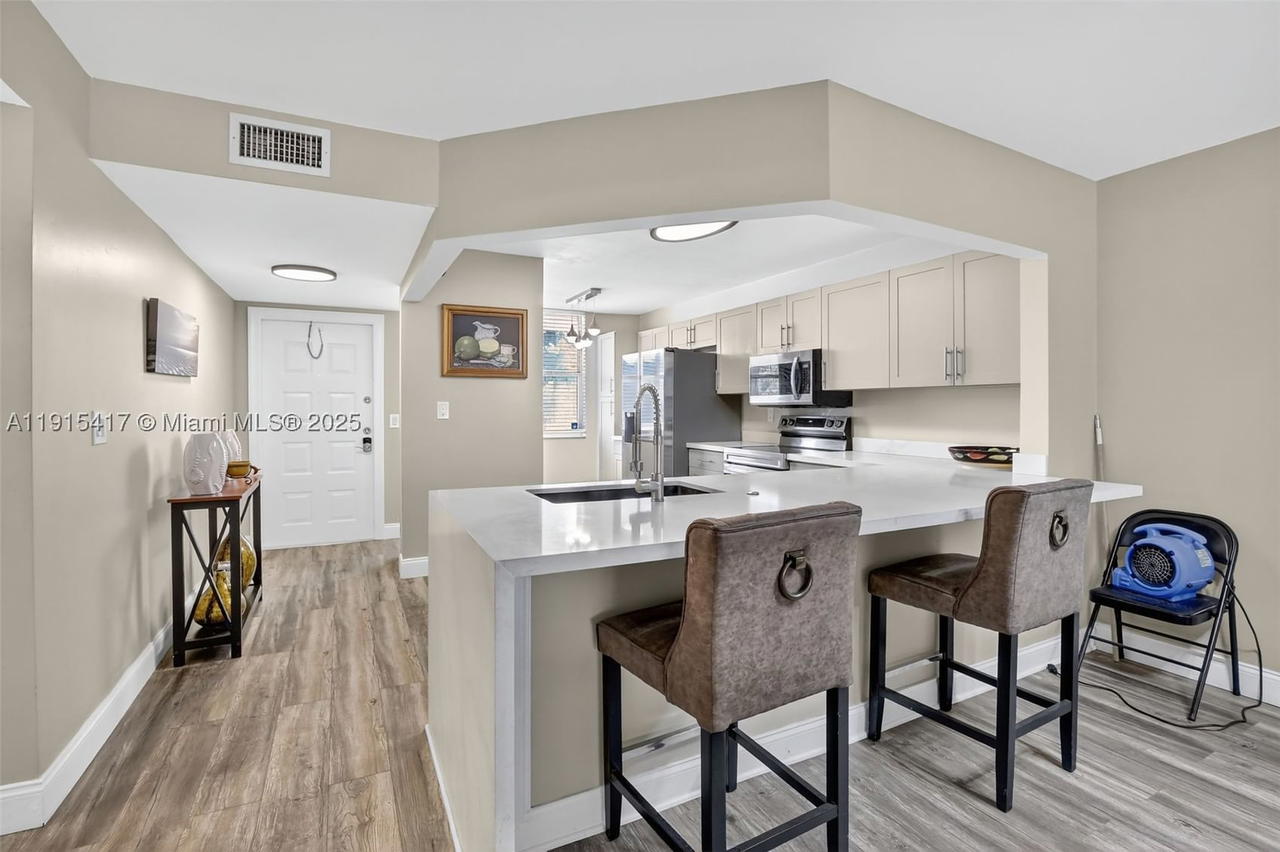Real estate property located at 2521 104th Ave #203, Broward, Sunrise Lakes 211 Condo, Sunrise, FL