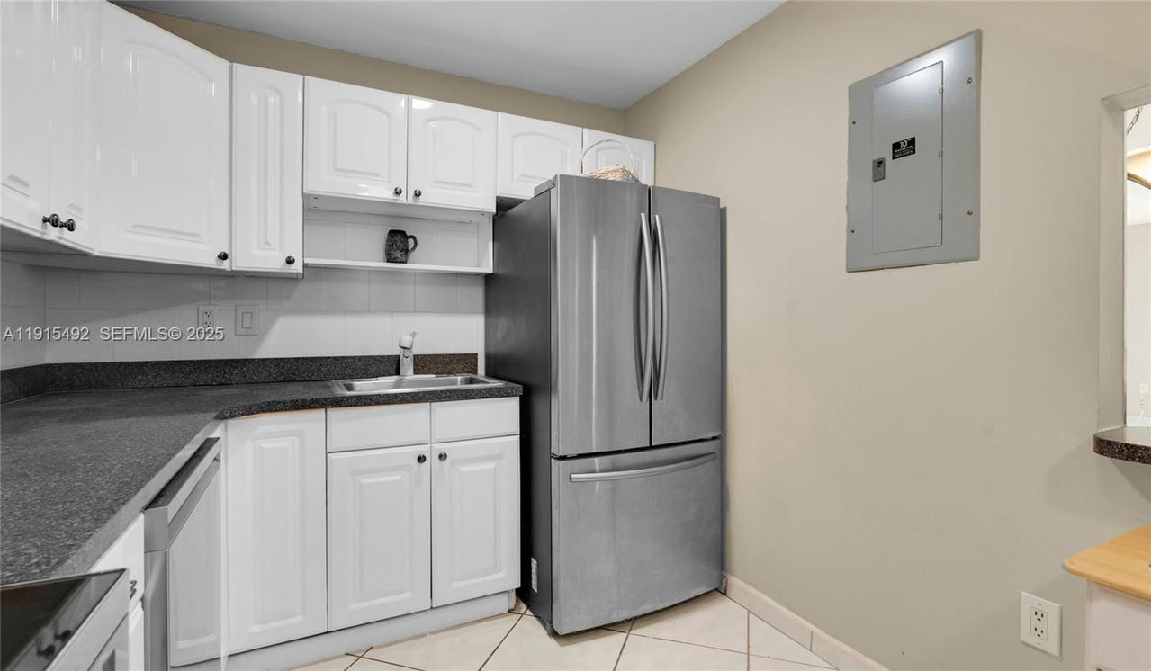 Real estate property located at 1801 Ocean Drive #207, Broward, Hyde Park Towers Condo, Hollywood, FL
