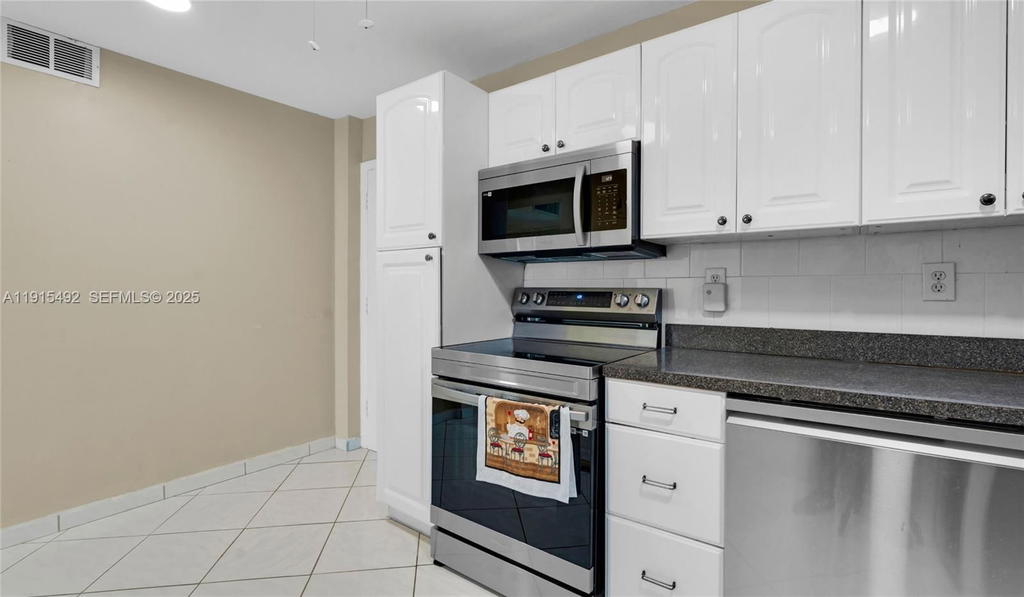 Real estate property located at 1801 Ocean Drive #207, Broward, Hyde Park Towers Condo, Hollywood, FL