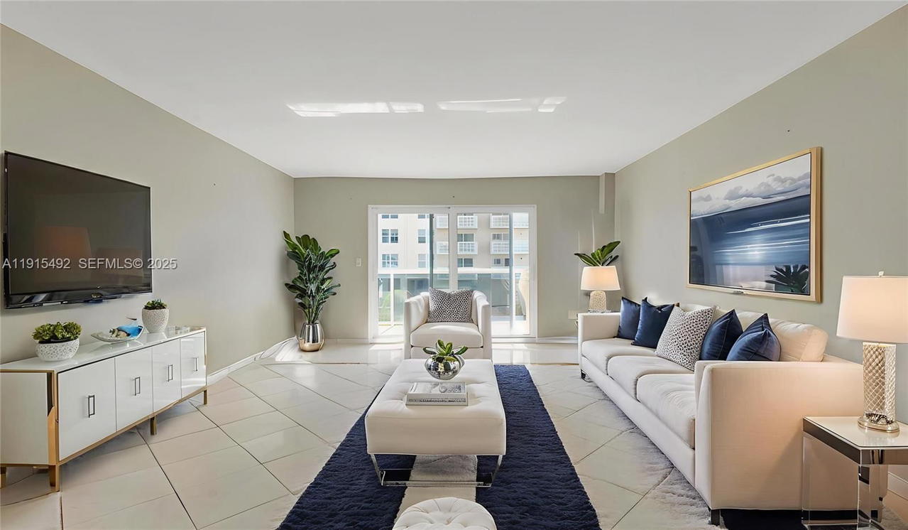 Real estate property located at 1801 Ocean Drive #207, Broward, Hyde Park Towers Condo, Hollywood, FL