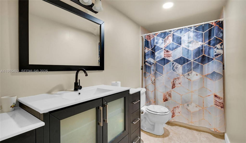 Real estate property located at 1801 Ocean Drive #207, Broward, Hyde Park Towers Condo, Hollywood, FL