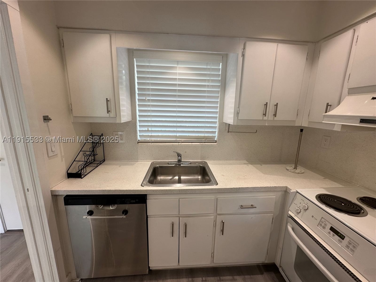 Real estate property located at 7505 82nd St #211, Miami-dade, Dadeland Park Condo, Miami, FL