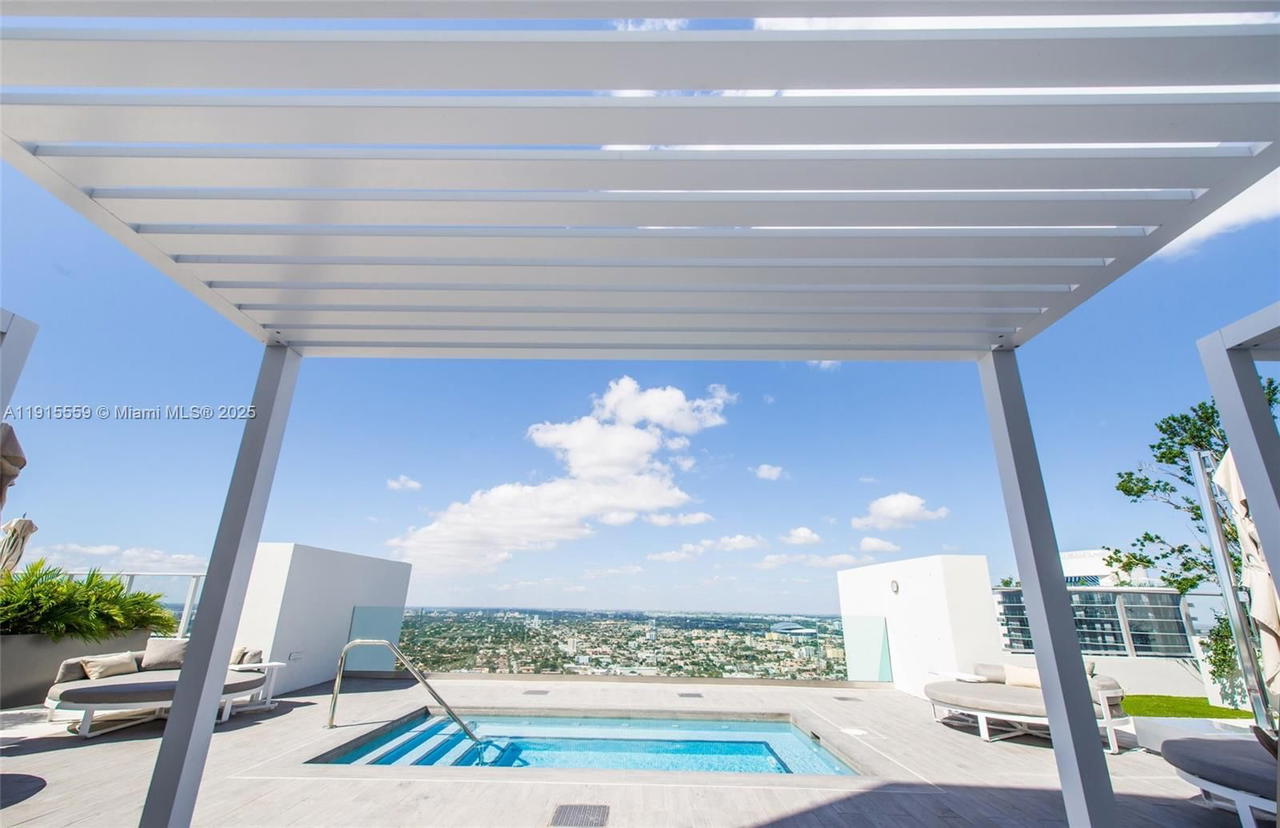 Real estate property located at 1010 Brickell Ave #3002, Miami-dade, 1010 Brickell Condo, Miami, FL