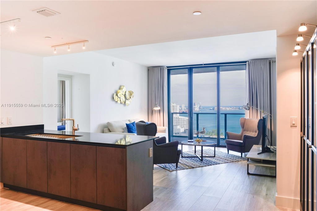 Real estate property located at 1010 Brickell Ave #3002, Miami-dade, 1010 Brickell Condo, Miami, FL