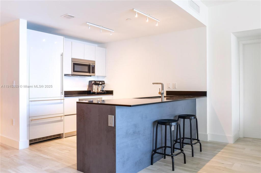 Real estate property located at 1010 Brickell Ave #3002, Miami-dade, 1010 Brickell Condo, Miami, FL