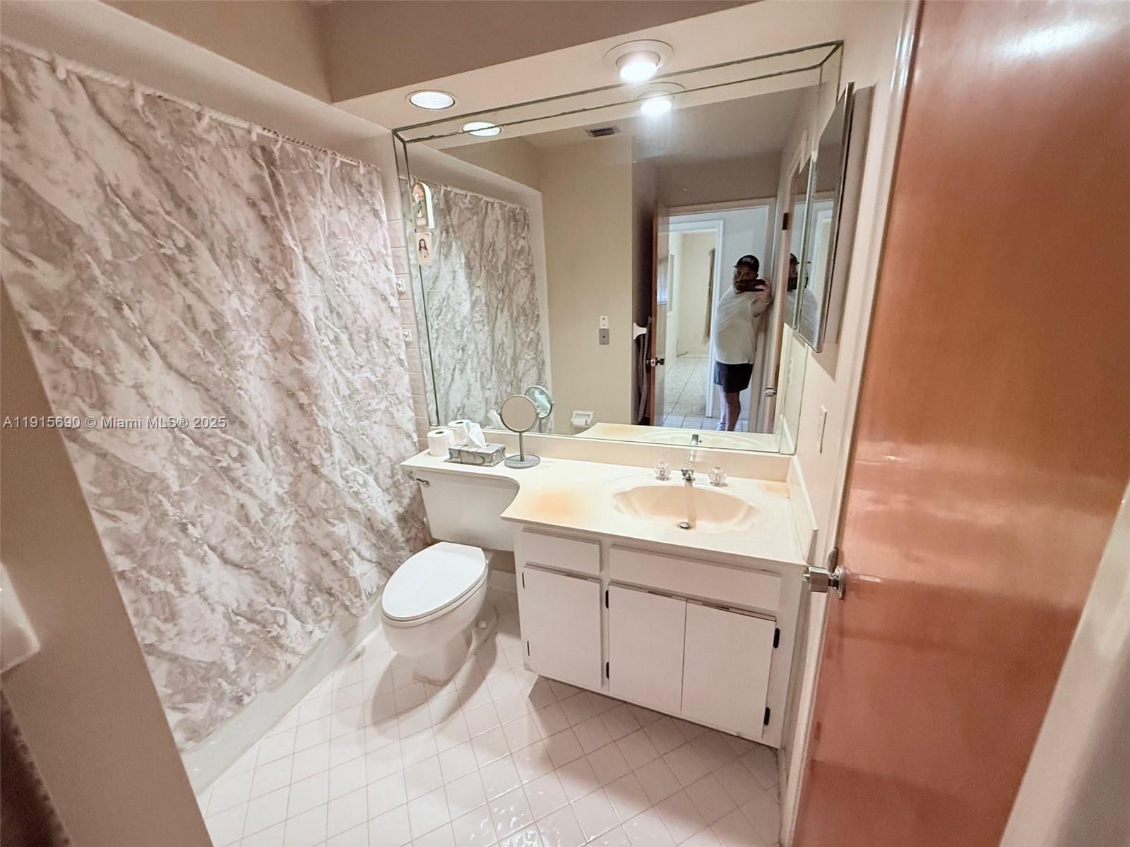 Real estate property located at 6225 136th Ct C209, Miami-dade, Kendall Lks East Patio Co, Miami, FL
