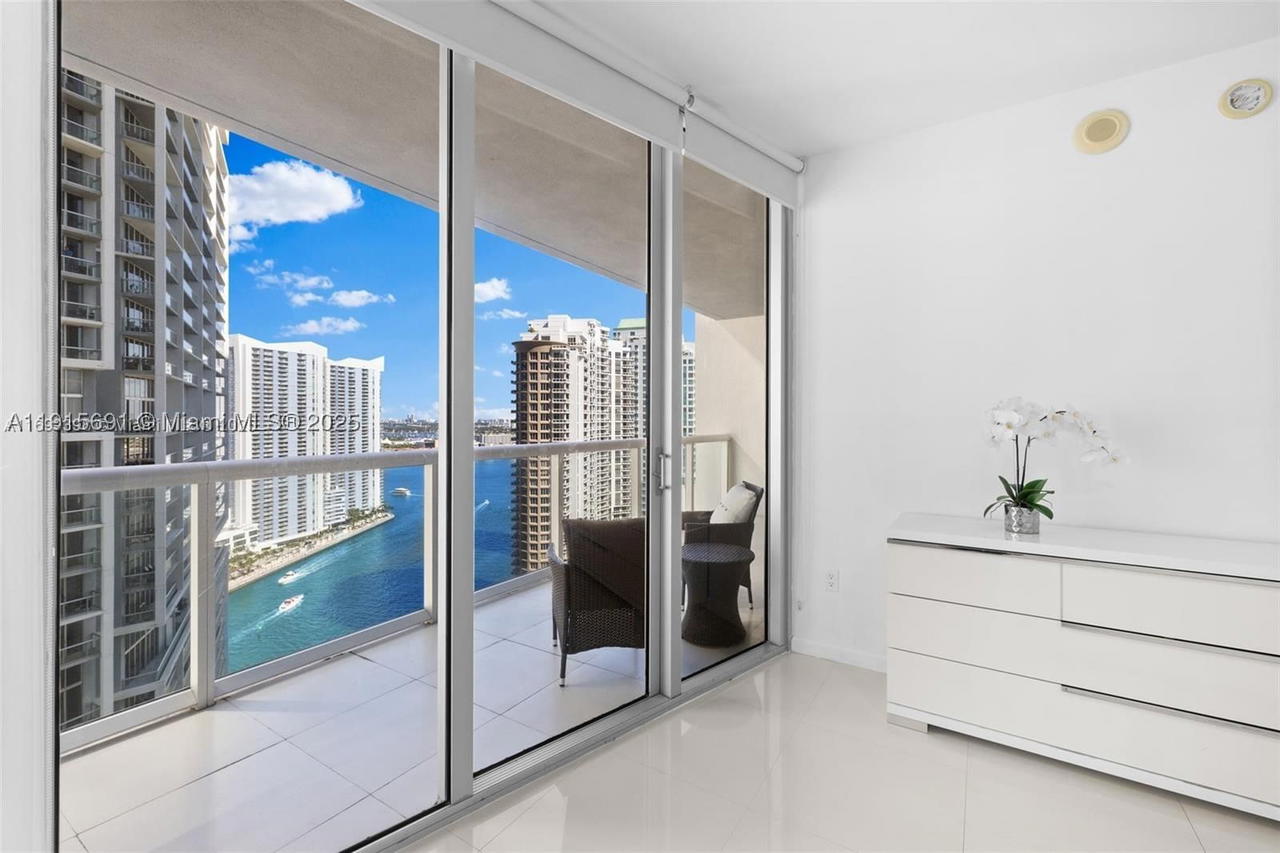 Real estate property located at 495 Brickell Ave #2206, Miami-dade, Icon Brickell No Two, Miami, FL