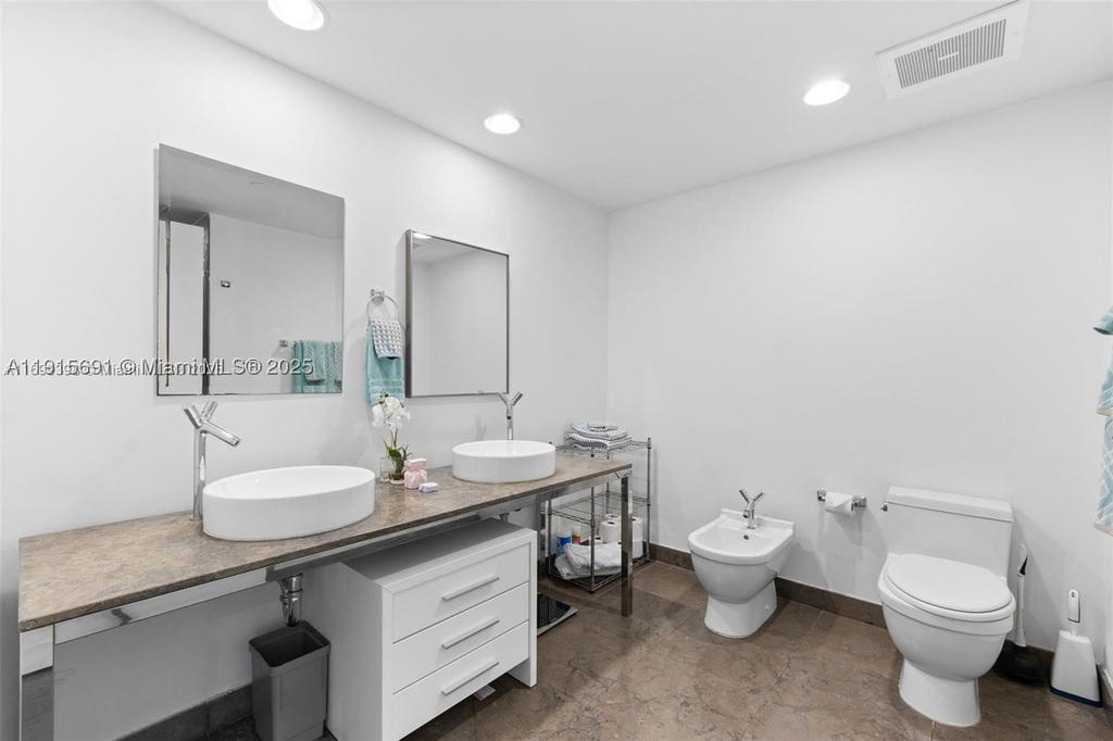 Real estate property located at 495 Brickell Ave #2206, Miami-dade, Icon Brickell No Two, Miami, FL