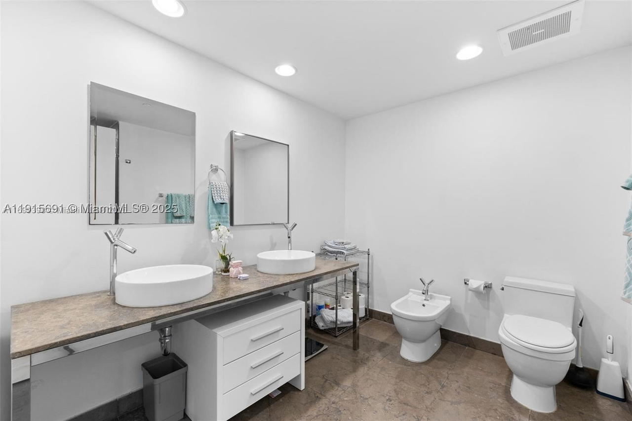 Real estate property located at 495 Brickell Ave #2206, Miami-dade, Icon Brickell No Two, Miami, FL