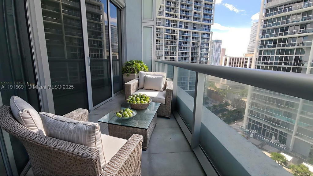 Real estate property located at 495 Brickell Ave #2206, Miami-dade, Icon Brickell No Two, Miami, FL