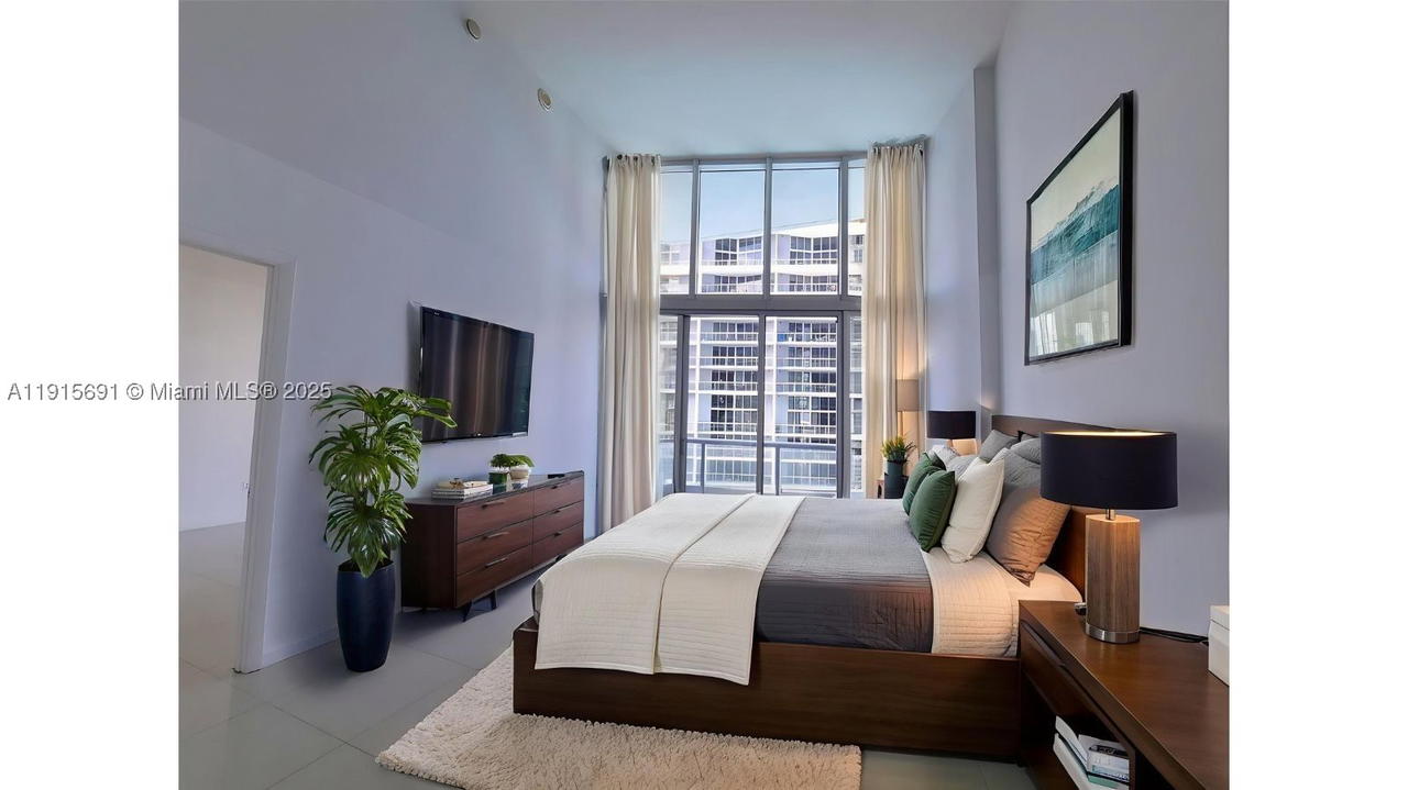 Real estate property located at 495 Brickell Ave #2206, Miami-dade, Icon Brickell No Two, Miami, FL