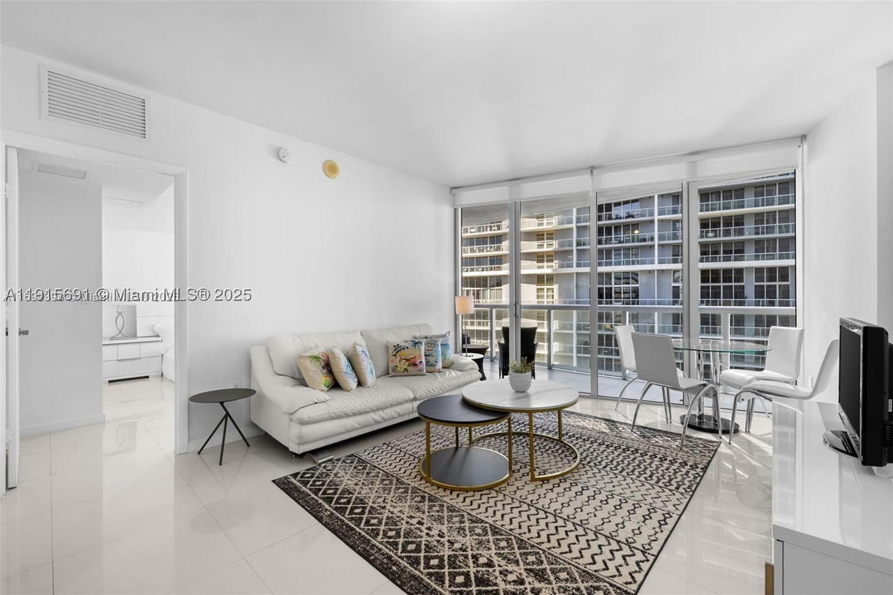 Real estate property located at 495 Brickell Ave #2206, Miami-dade, Icon Brickell No Two, Miami, FL