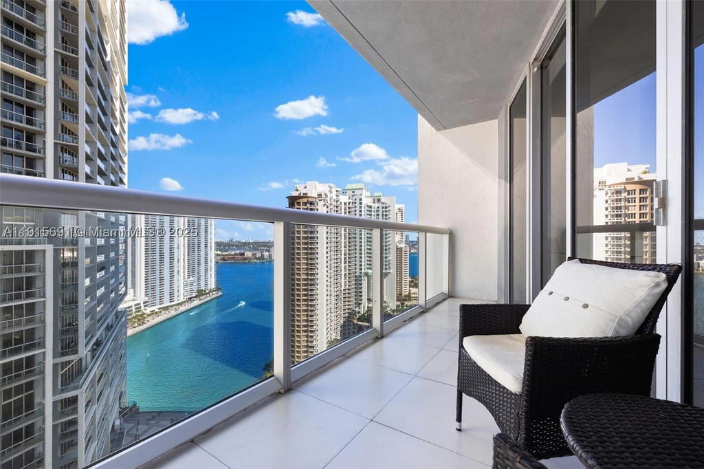 Real estate property located at 495 Brickell Ave #2206, Miami-dade, Icon Brickell No Two, Miami, FL