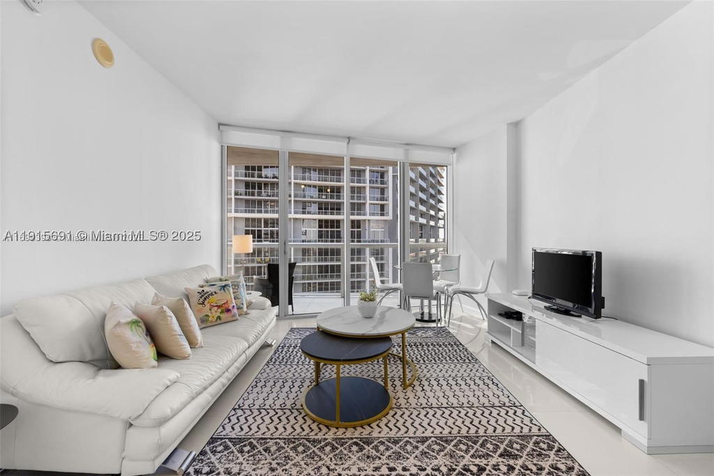 Real estate property located at 495 Brickell Ave #2206, Miami-dade, Icon Brickell No Two, Miami, FL