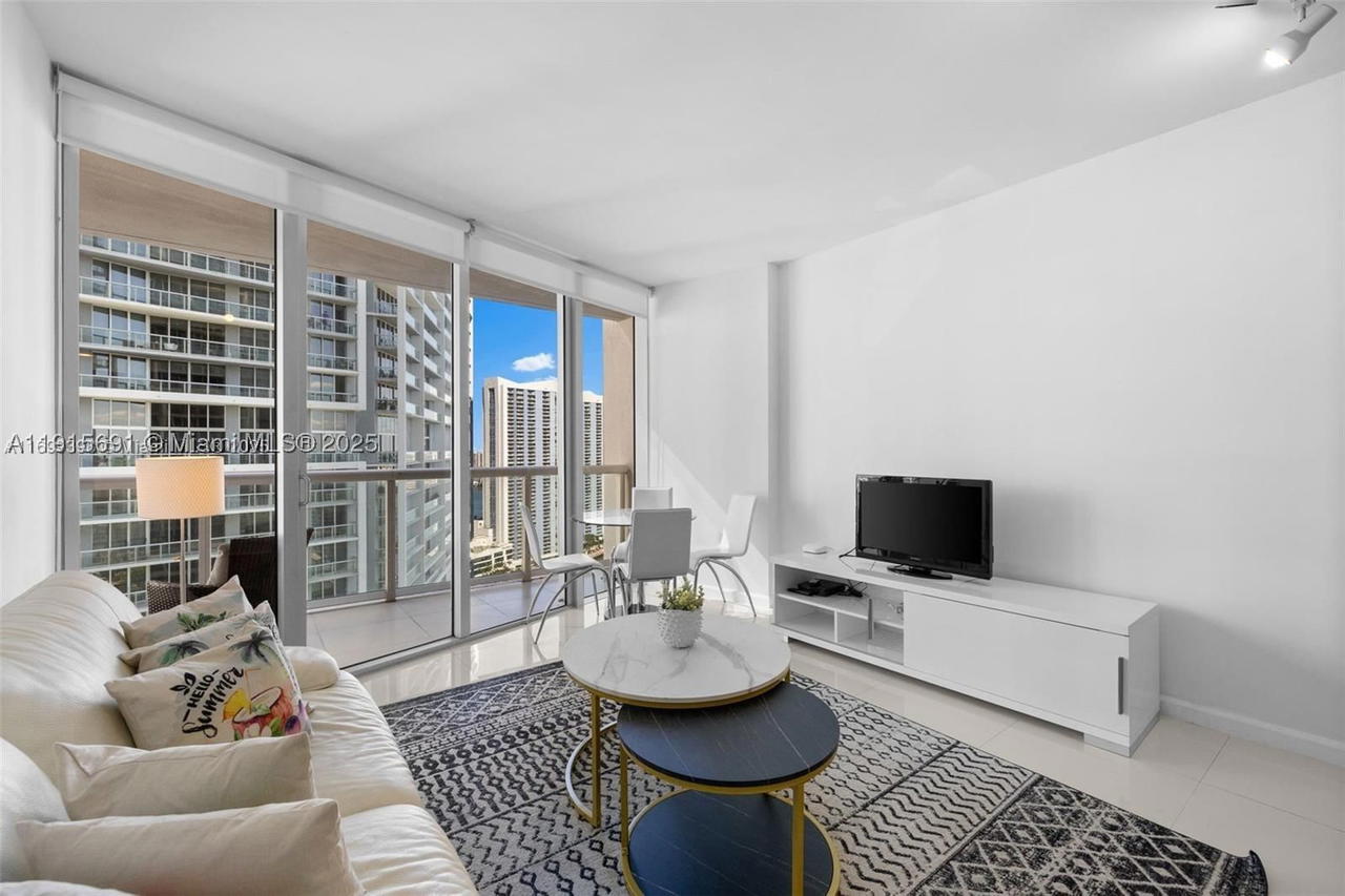 Real estate property located at 495 Brickell Ave #2206, Miami-dade, Icon Brickell No Two, Miami, FL
