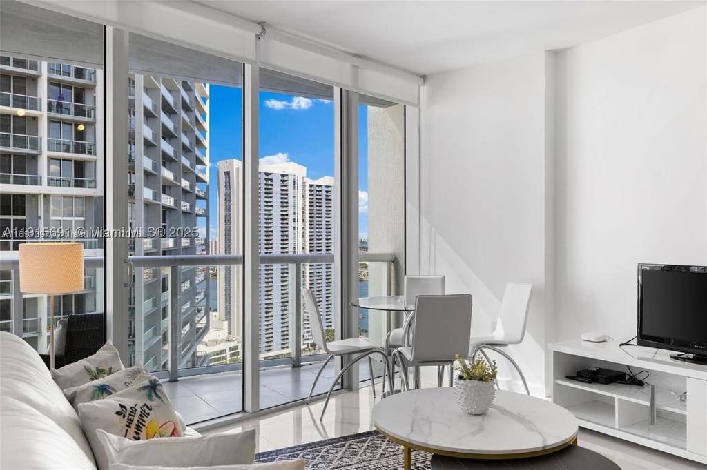 Real estate property located at 495 Brickell Ave #2206, Miami-dade, Icon Brickell No Two, Miami, FL
