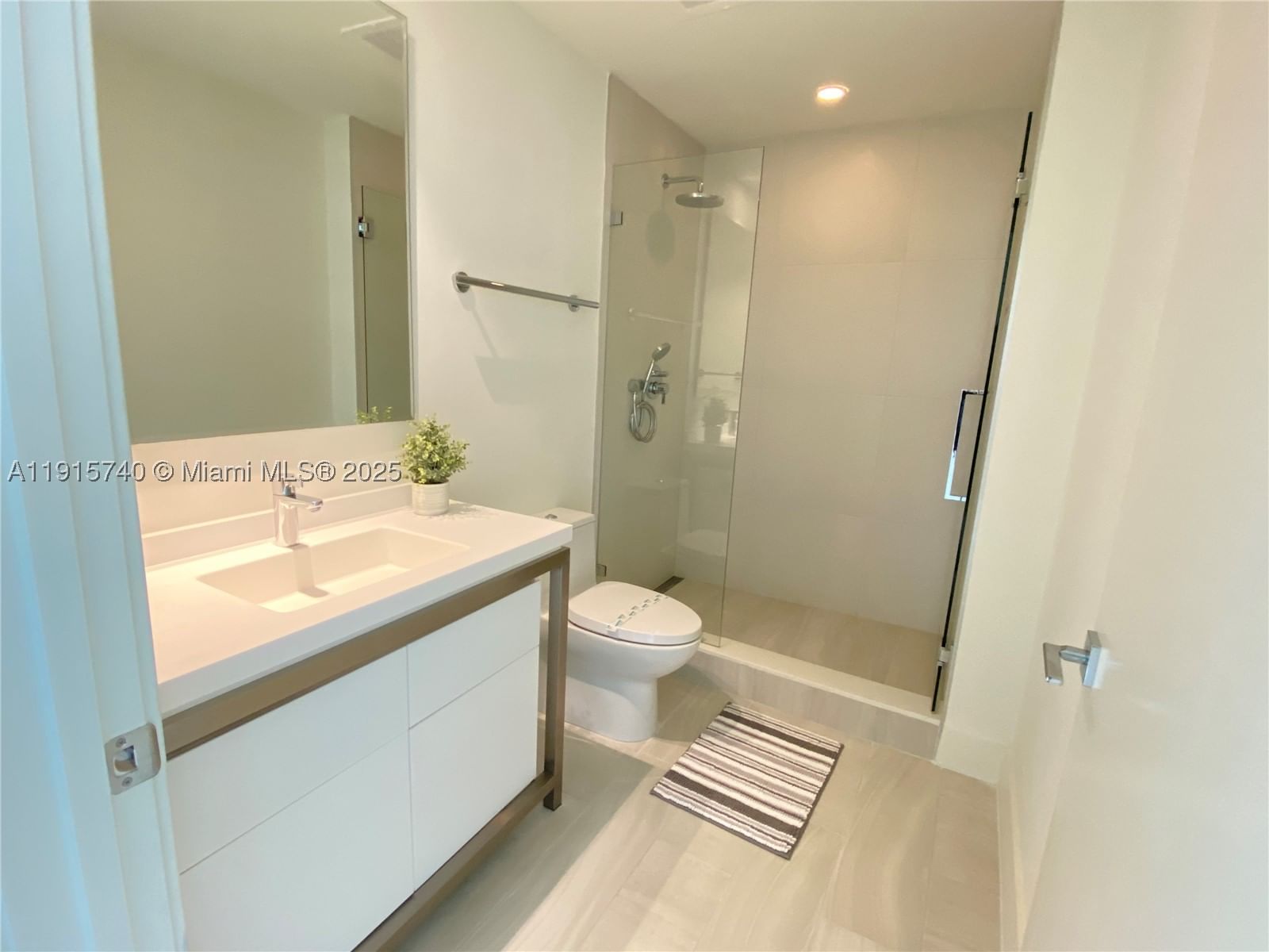 Real estate property located at 2000 Metropica Way #2104, Broward, Metropica North Tower One, Sunrise, FL