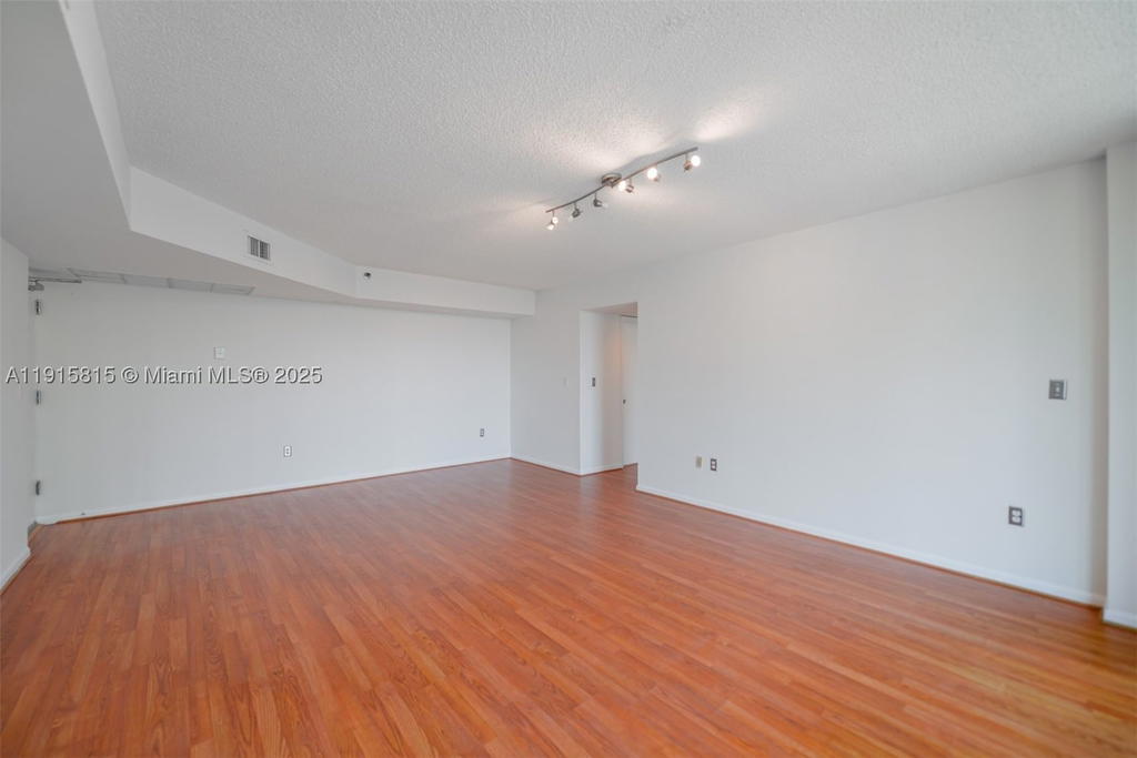 Real estate property located at 5900 Collins Ave #506, Miami-dade, The Grandview Condo, Miami Beach, FL