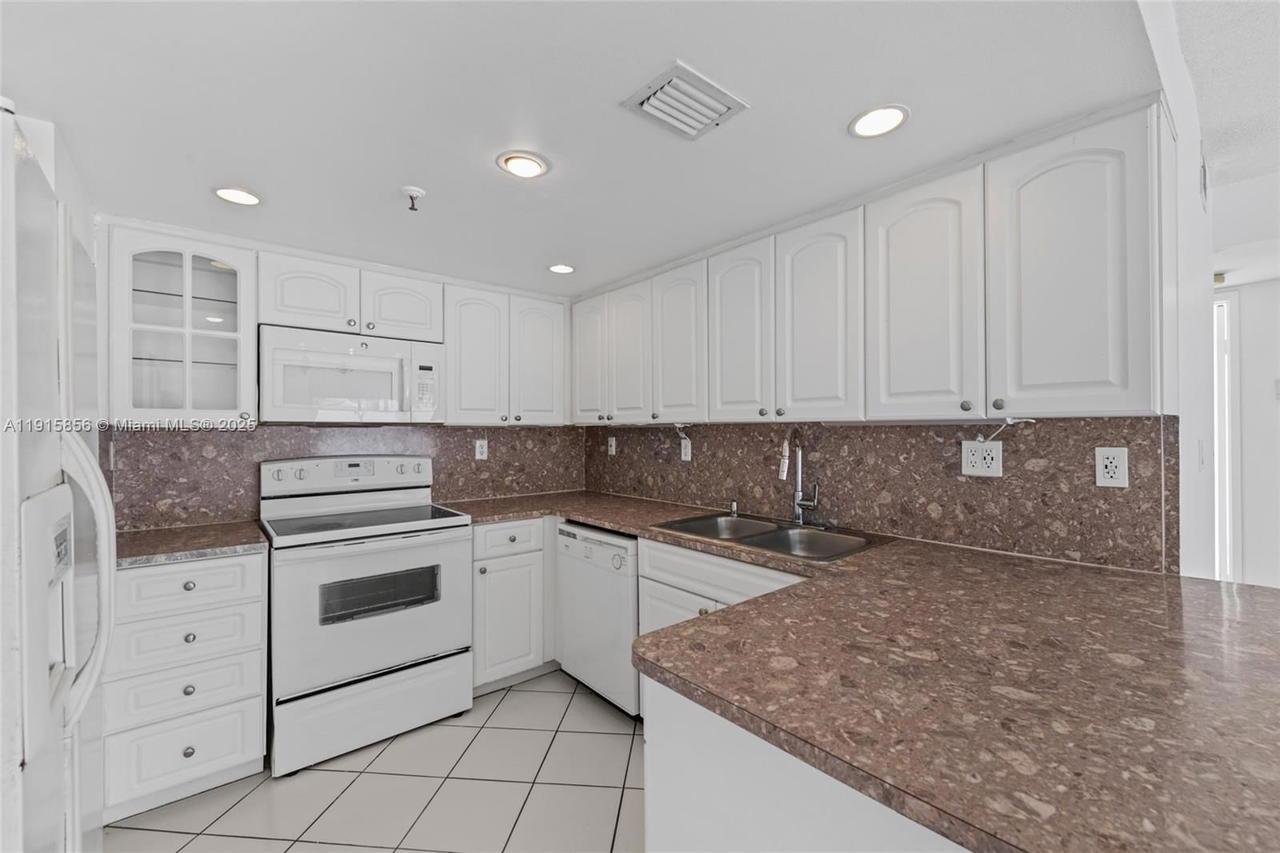 Real estate property located at 7832 Collins Ave #207, Miami-dade, Park Beach Club Condo, Miami Beach, FL