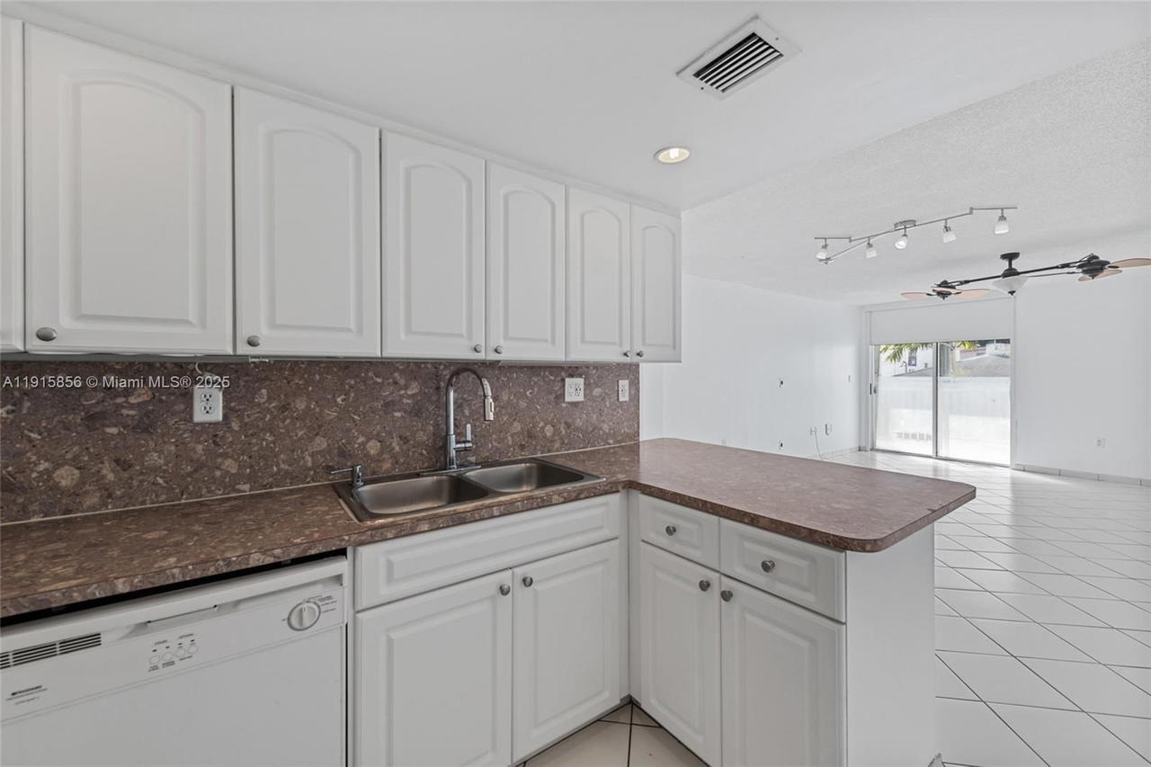 Real estate property located at 7832 Collins Ave #207, Miami-dade, Park Beach Club Condo, Miami Beach, FL