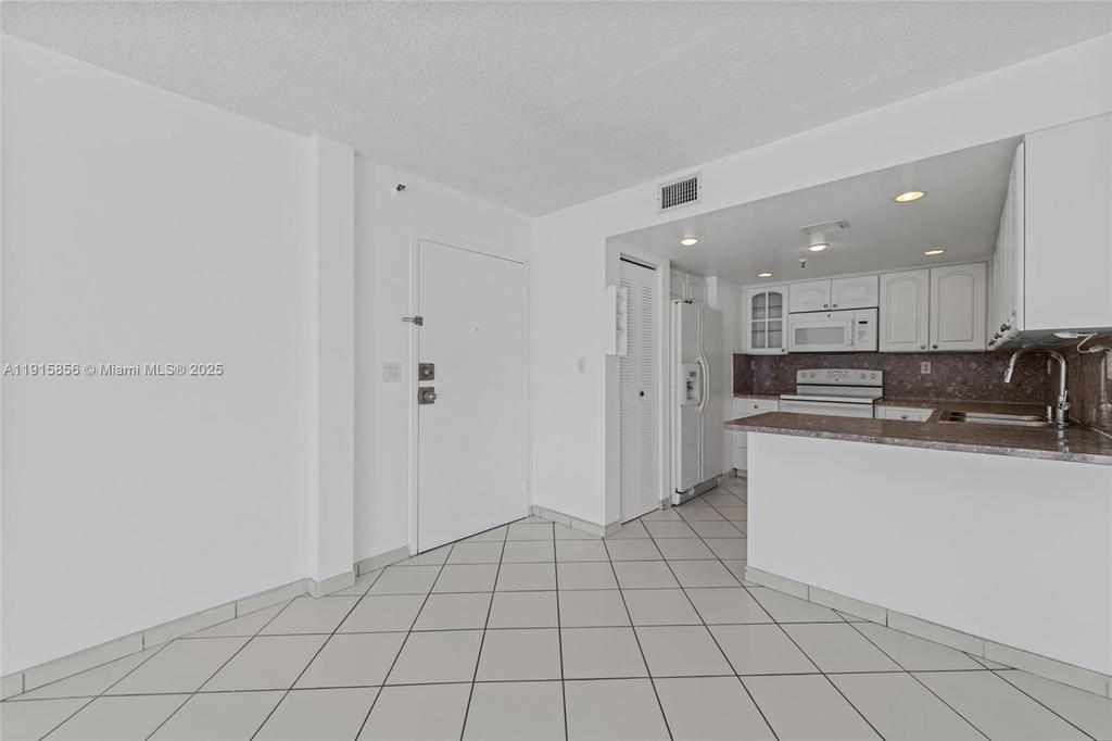 Real estate property located at 7832 Collins Ave #207, Miami-dade, Park Beach Club Condo, Miami Beach, FL