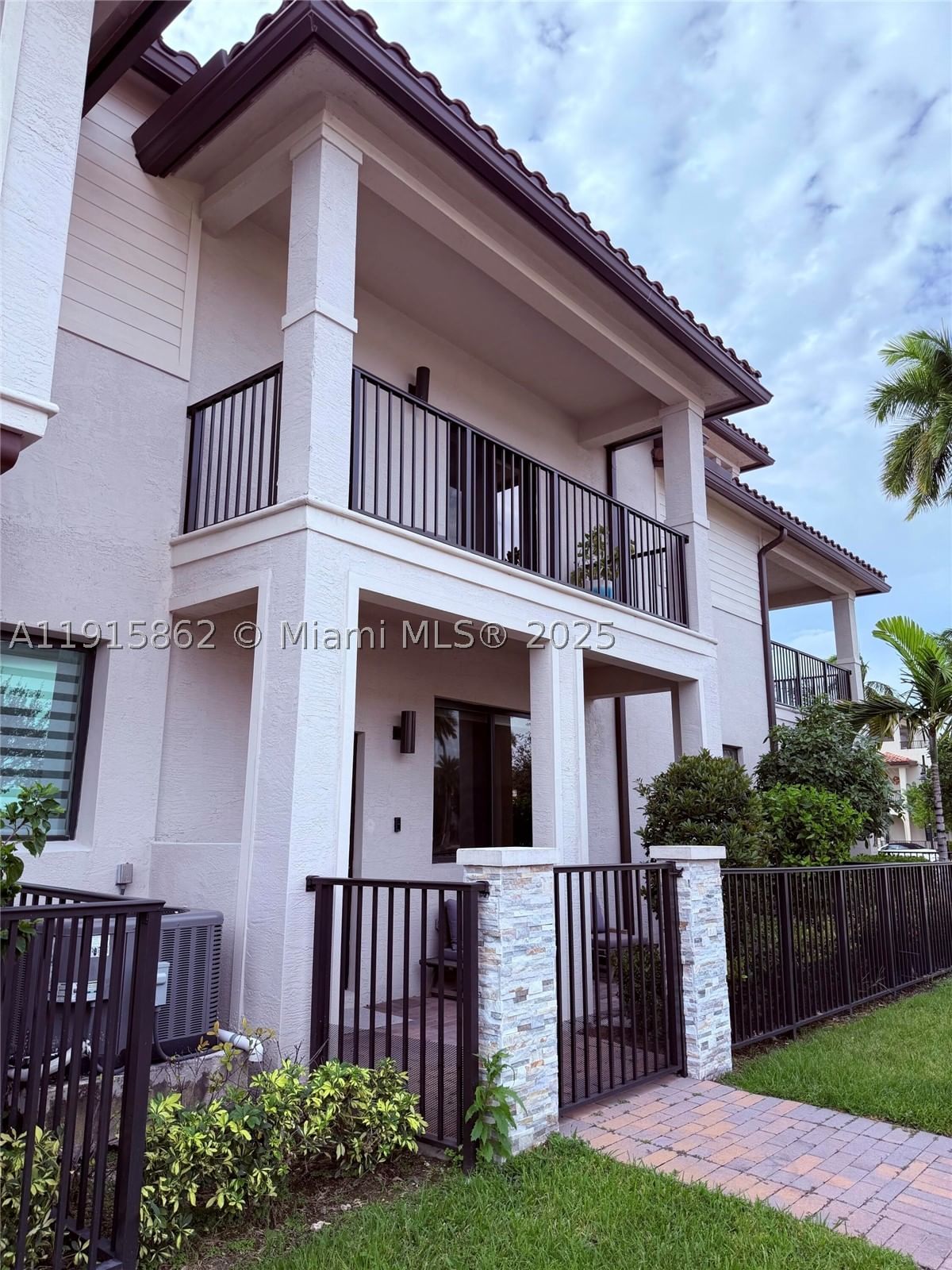 Real estate property located at 4624 83rd Ave, Miami-dade, Downtown Doral South Phas, Doral, FL