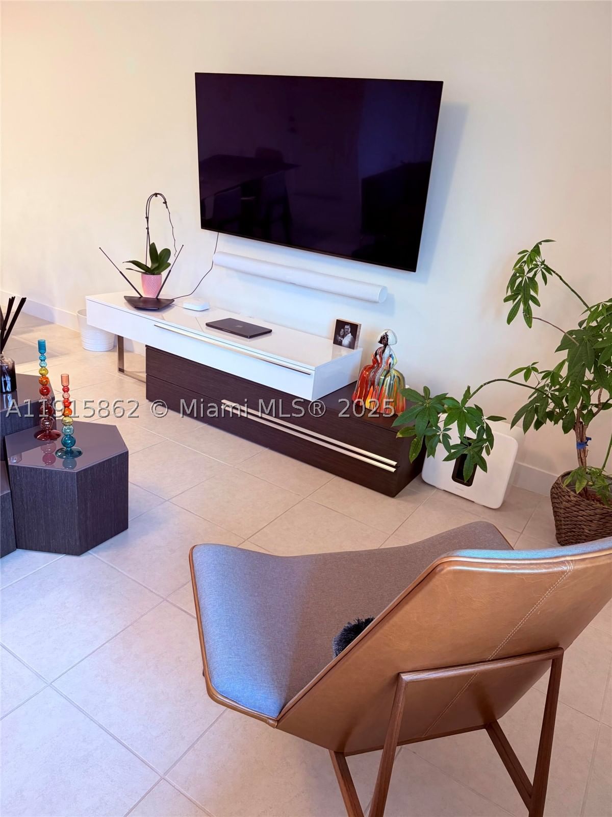 Real estate property located at 4624 83rd Ave, Miami-dade, Downtown Doral South Phas, Doral, FL