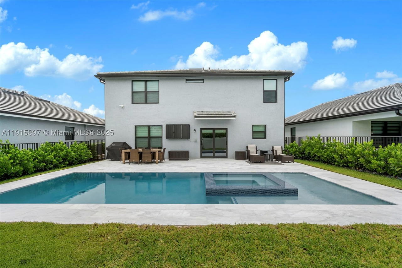 Real estate property located at 3142 Poinciana St, Broward, Somerset Plaza, Lauderdale Lakes, FL