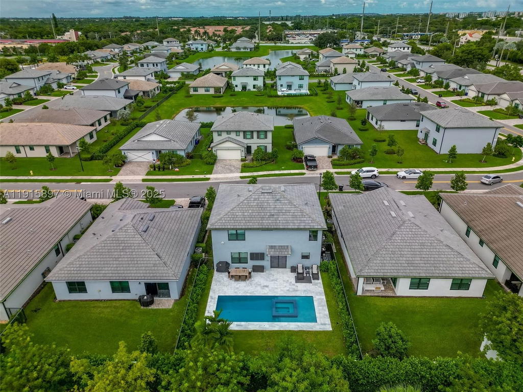 Real estate property located at 3142 Poinciana St, Broward, Somerset Plaza, Lauderdale Lakes, FL