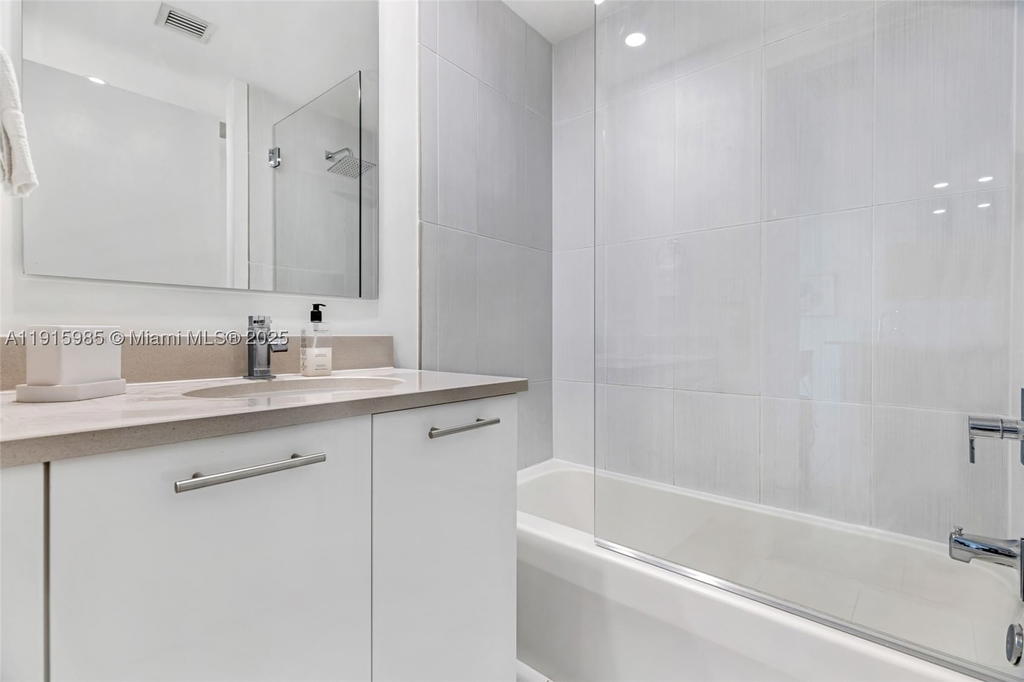 Real estate property located at 3250 1st Ave #605, Miami-dade, Midblock Miami Condo, Miami, FL