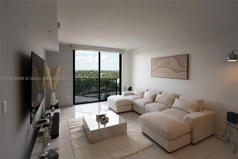 Real estate property located at 5300 Paseo Blvd #812, Miami-dade, 5252 Paseo Condo, Doral, FL