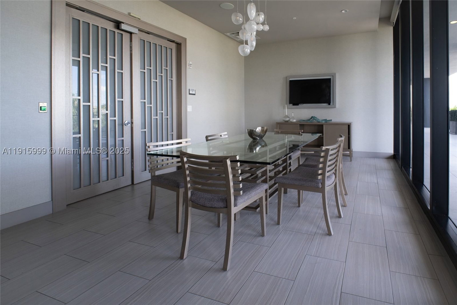 Real estate property located at 5300 Paseo Blvd #812, Miami-dade, 5252 Paseo Condo, Doral, FL