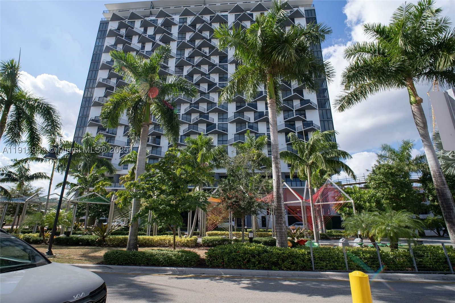 Real estate property located at 5300 Paseo Blvd #812, Miami-dade, 5252 Paseo Condo, Doral, FL