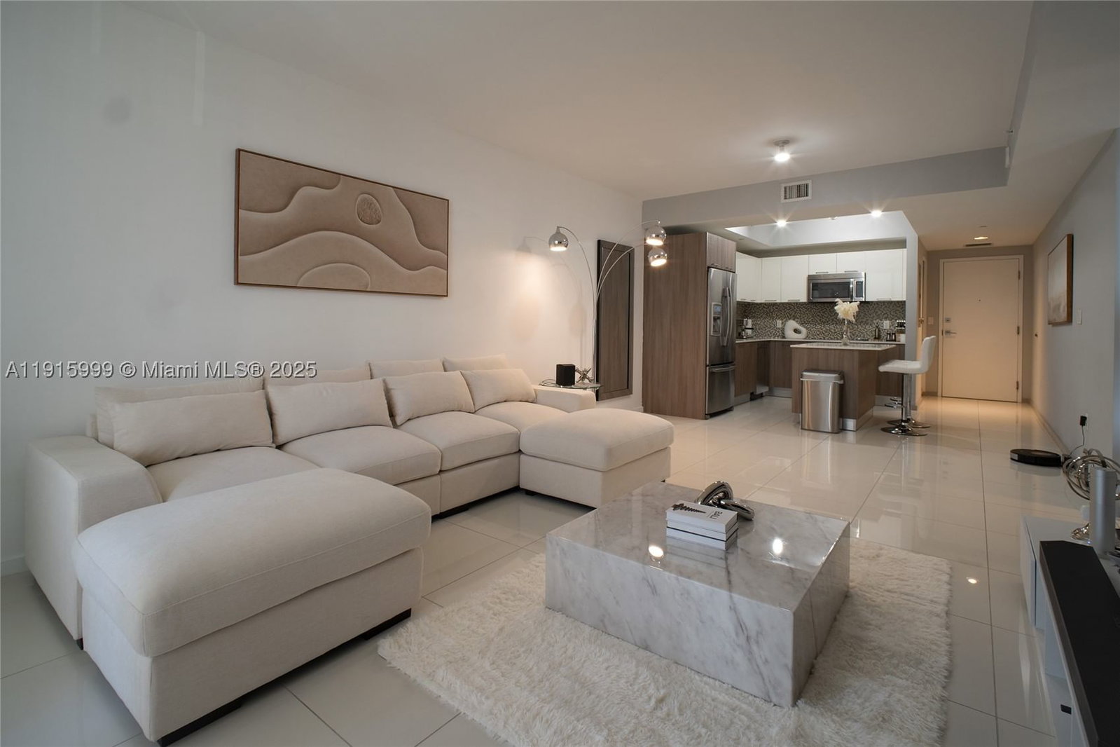 Real estate property located at 5300 Paseo Blvd #812, Miami-dade, 5252 Paseo Condo, Doral, FL
