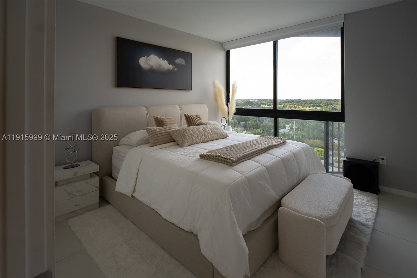 Real estate property located at 5300 Paseo Blvd #812, Miami-dade, 5252 Paseo Condo, Doral, FL