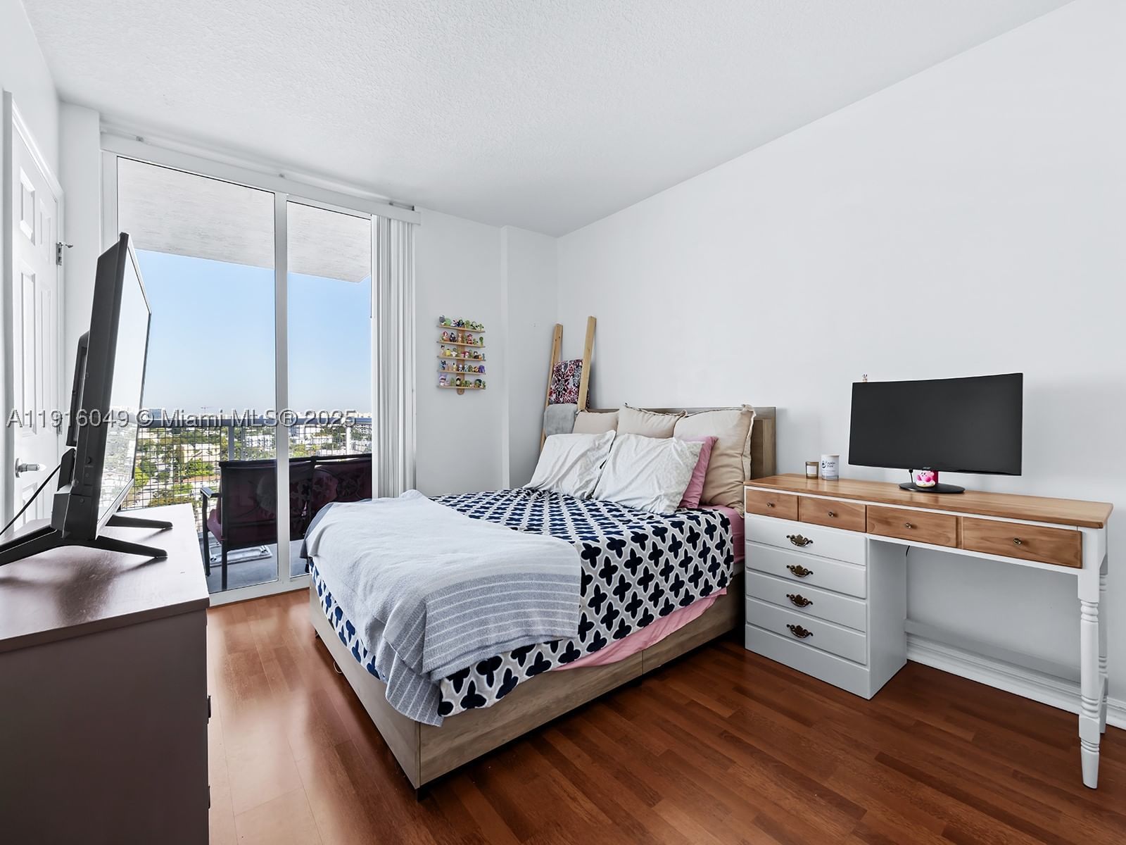 Real estate property located at 900 8th St #1208, Miami-dade, Brickell Vista Condo, Miami, FL