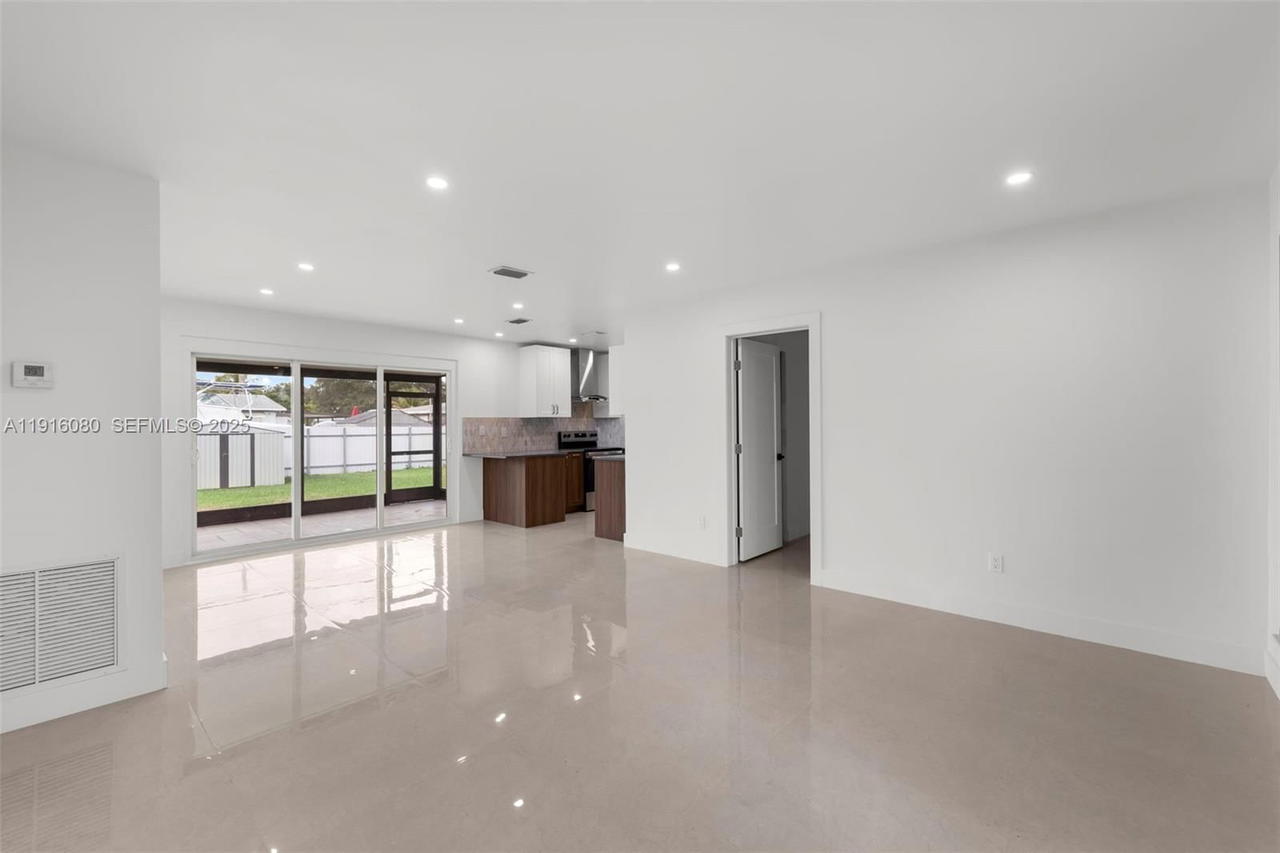 Real estate property located at 3150 39th Ave, Broward, Lake Forest Sec 4, West Park, FL