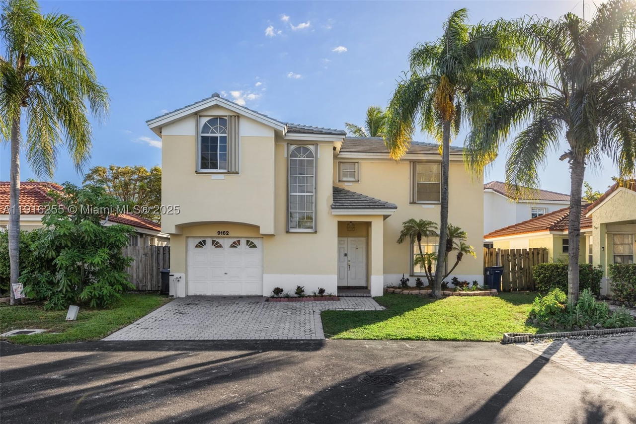 Real estate property located at 9162 213th Ln, Miami-dade, Lakes By The Bay Sec 8, Cutler Bay, FL