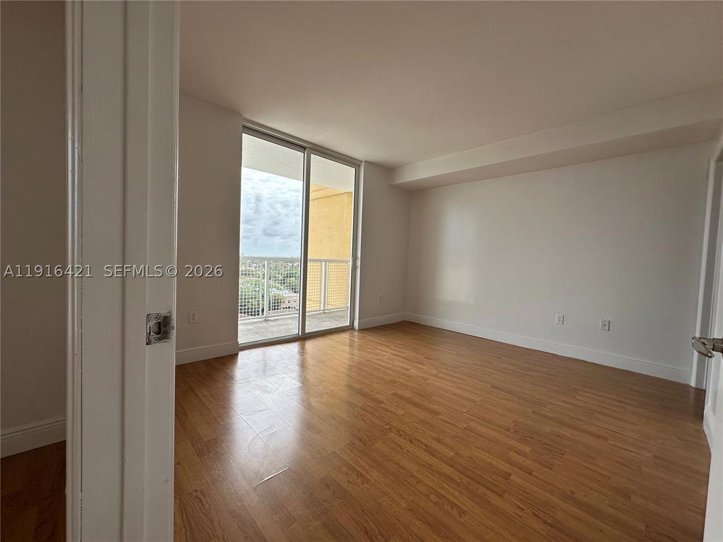 Real estate property located at 900 8th St #1010, Miami-dade, Brickell Vista Condo, Miami, FL