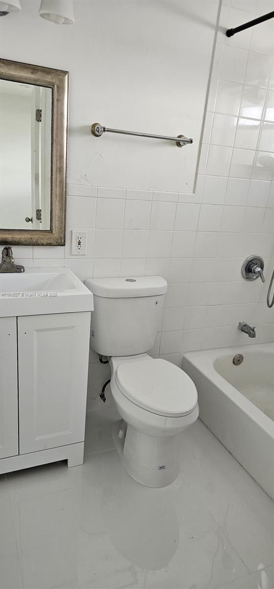 Real estate property located at 9375 40th Ter #203, Miami-dade, Hemingway Villa Condo, Miami, FL