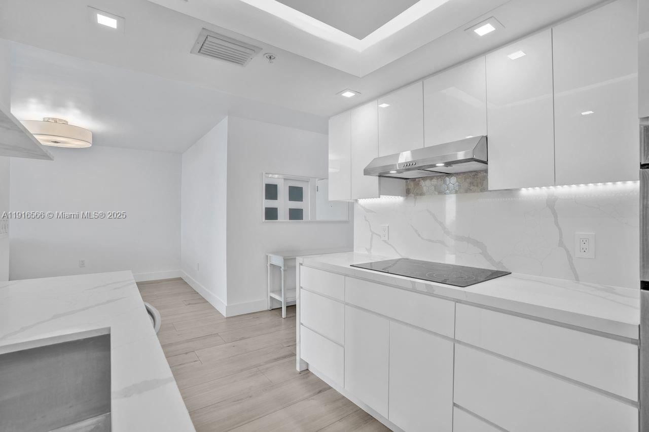 Real estate property located at 90 Alton Rd #1907, Miami-dade, Yacht Club At Portofino, Miami Beach, FL