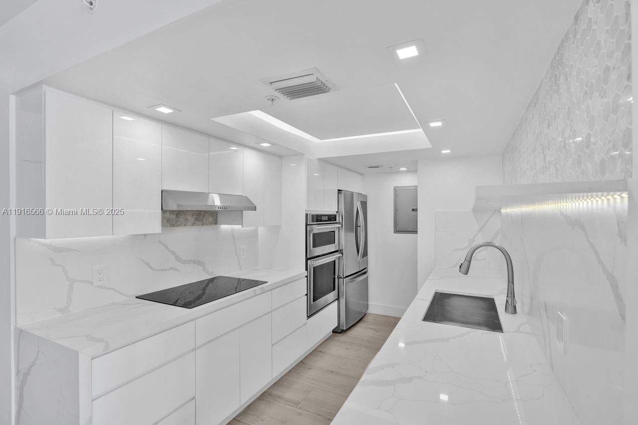 Real estate property located at 90 Alton Rd #1907, Miami-dade, Yacht Club At Portofino, Miami Beach, FL