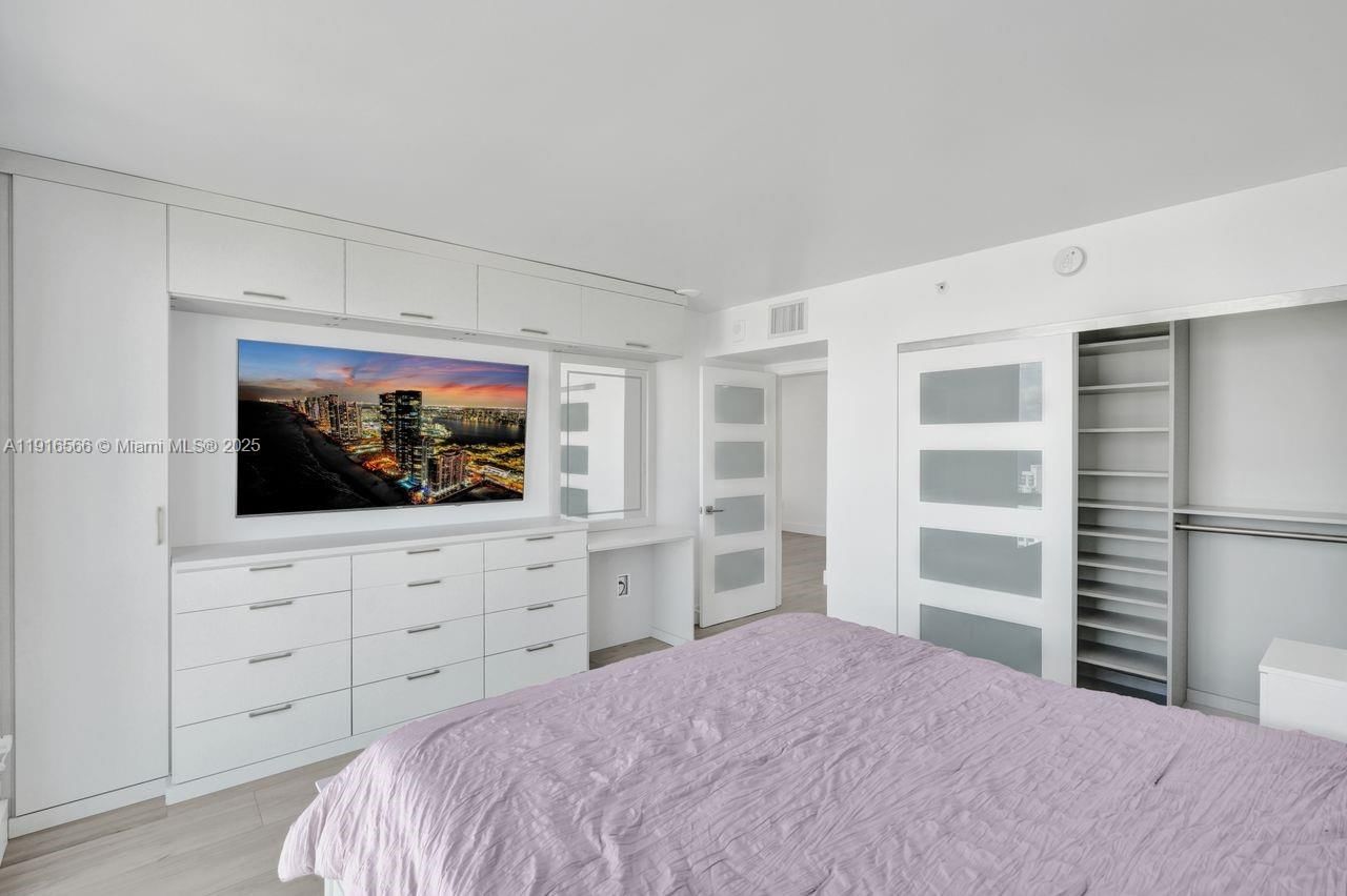 Real estate property located at 90 Alton Rd #1907, Miami-dade, Yacht Club At Portofino, Miami Beach, FL