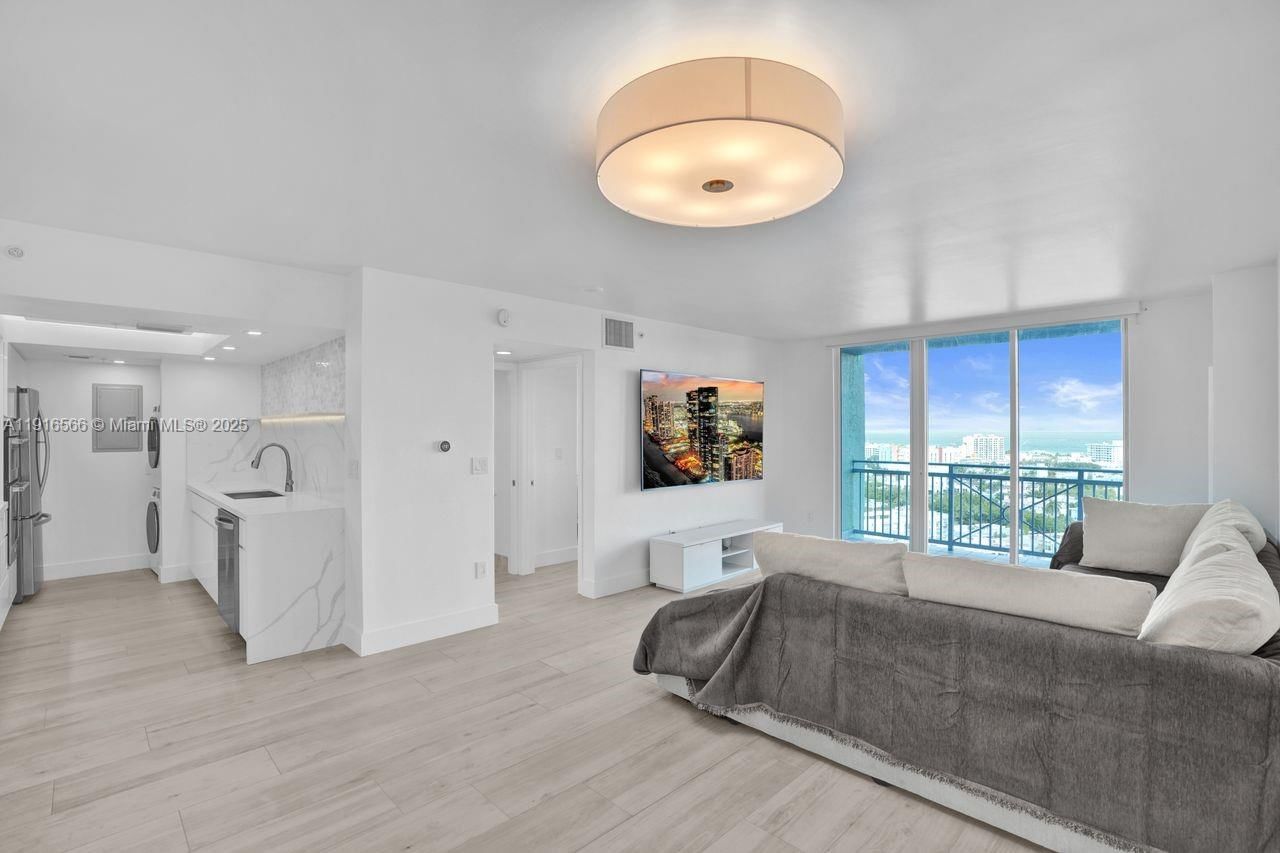 Real estate property located at 90 Alton Rd #1907, Miami-dade, Yacht Club At Portofino, Miami Beach, FL