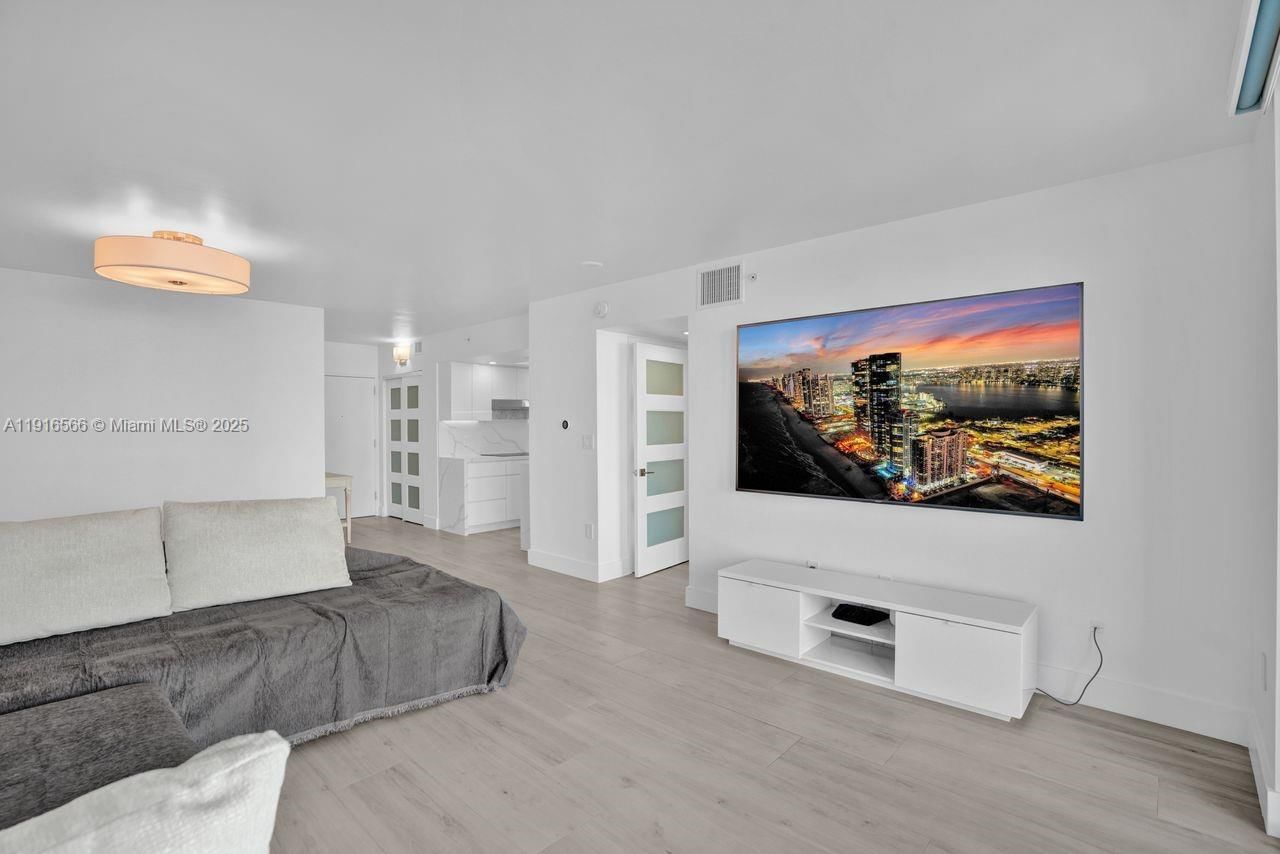 Real estate property located at 90 Alton Rd #1907, Miami-dade, Yacht Club At Portofino, Miami Beach, FL
