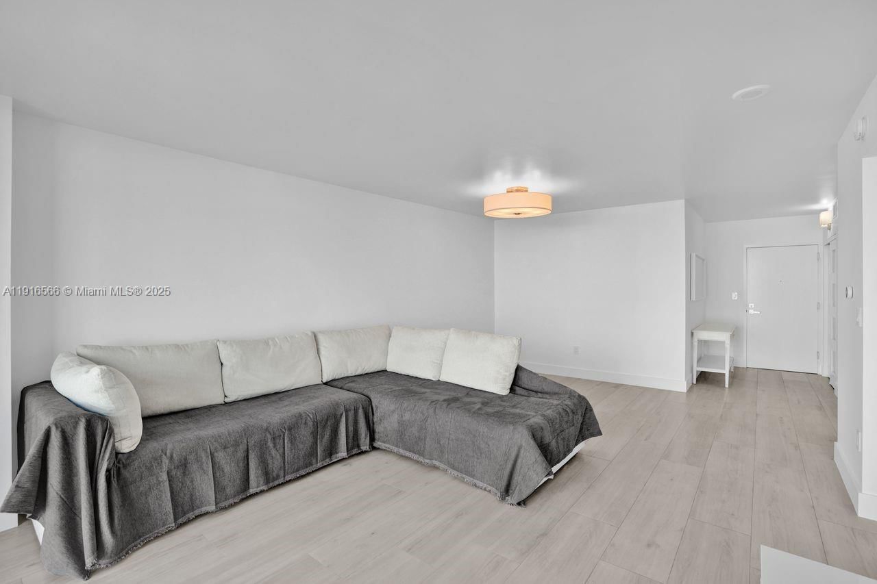 Real estate property located at 90 Alton Rd #1907, Miami-dade, Yacht Club At Portofino, Miami Beach, FL