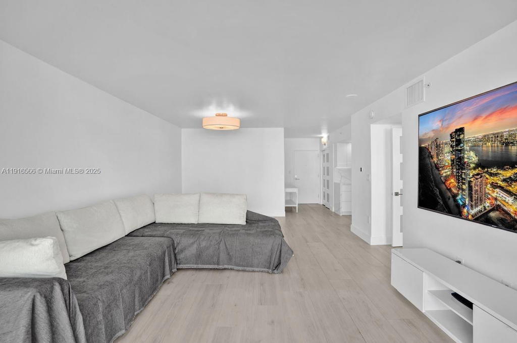 Real estate property located at 90 Alton Rd #1907, Miami-dade, Yacht Club At Portofino, Miami Beach, FL