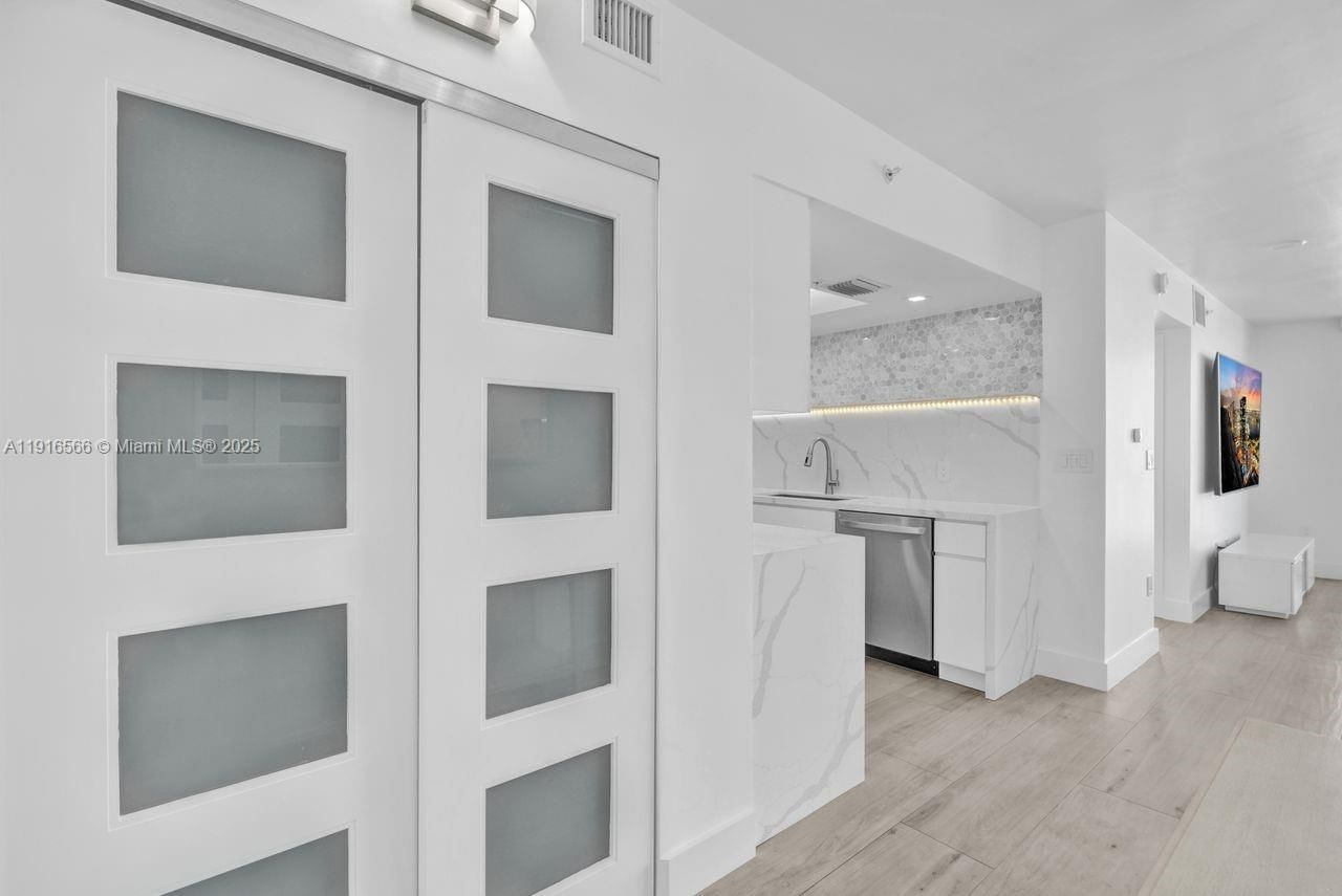 Real estate property located at 90 Alton Rd #1907, Miami-dade, Yacht Club At Portofino, Miami Beach, FL