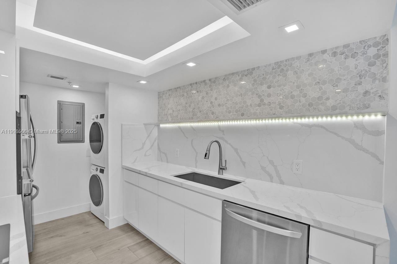 Real estate property located at 90 Alton Rd #1907, Miami-dade, Yacht Club At Portofino, Miami Beach, FL