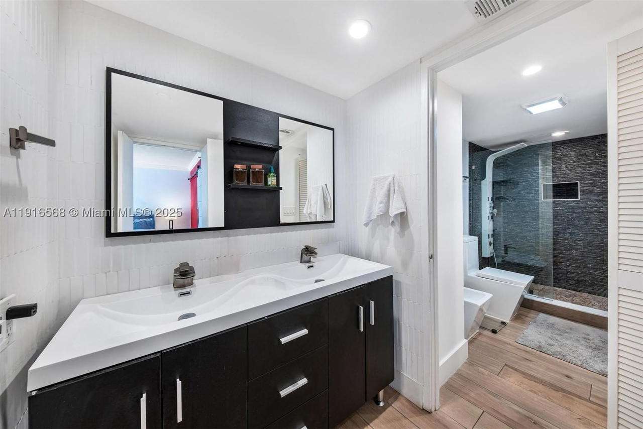 Real estate property located at 1541 Brickell Ave C406, Miami-dade, The Palace Condo, Miami, FL